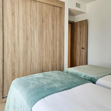 アパート Two Bedroom In Sunny Golf, *