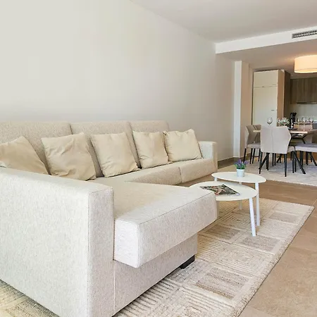 Two Bedroom In Sunny Golf, エステポナ
