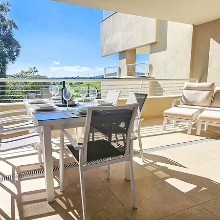 Two Bedroom In Sunny Golf, アパート *