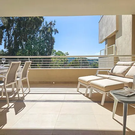 Two Bedroom In Sunny Golf, Appartement