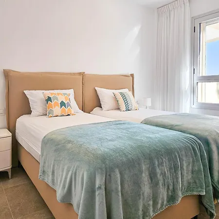 Two Bedroom In Sunny Golf, Appartement *