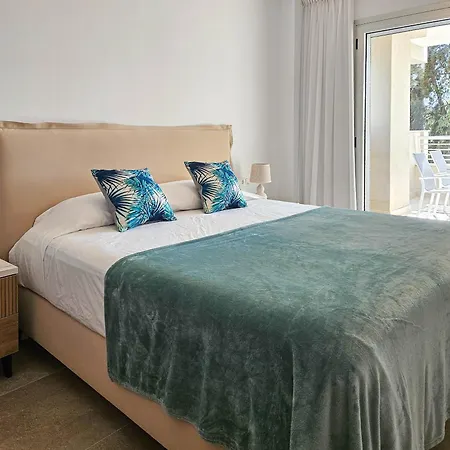 Two Bedroom In Sunny Golf, Appartement