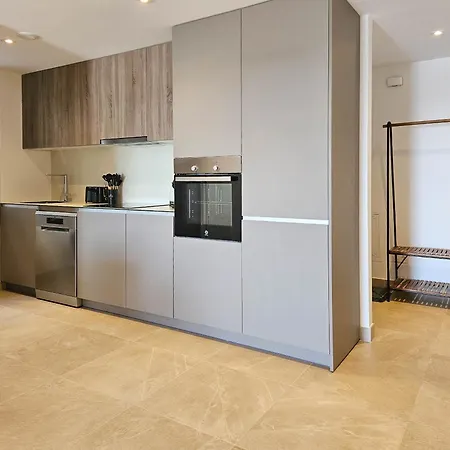 Two Bedroom In Sunny Golf, Appartement *