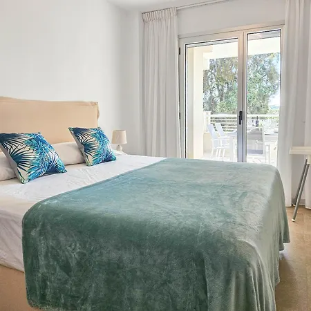 Two Bedroom In Sunny Golf, Appartement *
